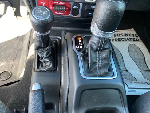 Used 2025 Jeep Wrangler Willys image 10