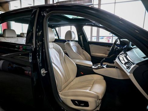 Used 2022 BMW 530i xDrive w/ M Sport Package image 26