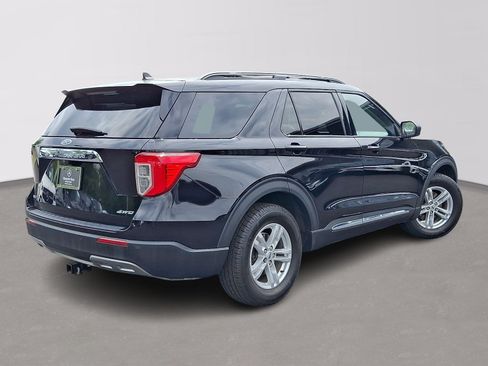 Used 2022 Ford Explorer XLT w/ Equipment Group 202A AWD/4WD image 4