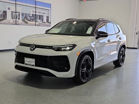 New 2026 Volkswagen Tiguan SE R-Line FWD image 5