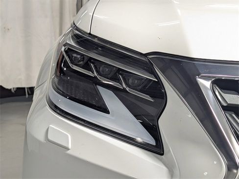 Used 2020 Lexus GX 460 Luxury w/ Accessory Package image 29