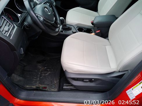 Used 2019 Volkswagen Tiguan SE image 12