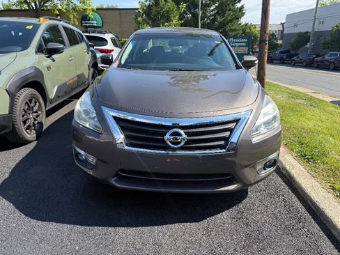 Used 2015 Nissan Altima 2.5 SV w/ Convenience Package FWD image 3