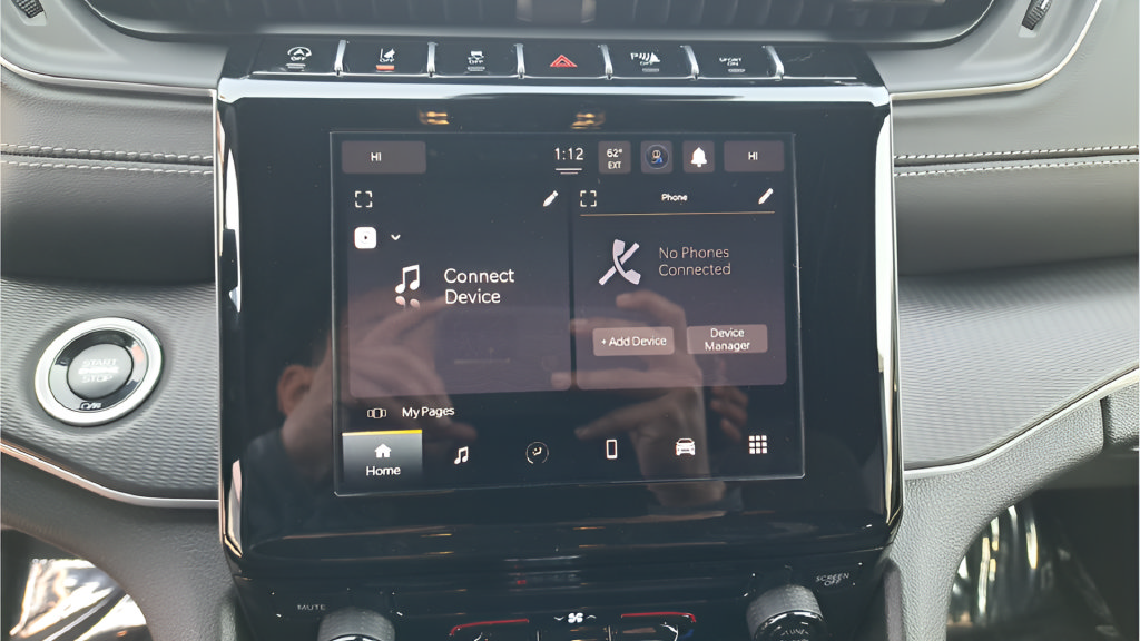 Used 2025 Jeep Grand Cherokee Laredo AWD/4WD image 19