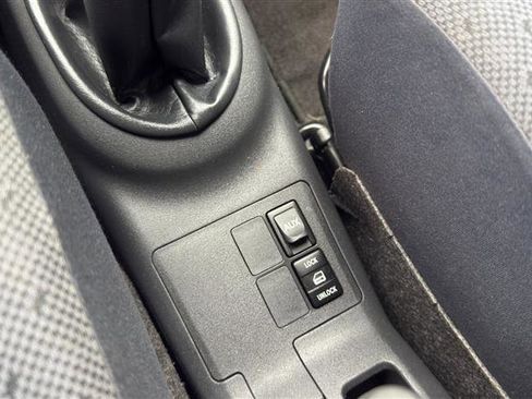Used 2010 Toyota Yaris 2-Door Hatchback FWD image 25