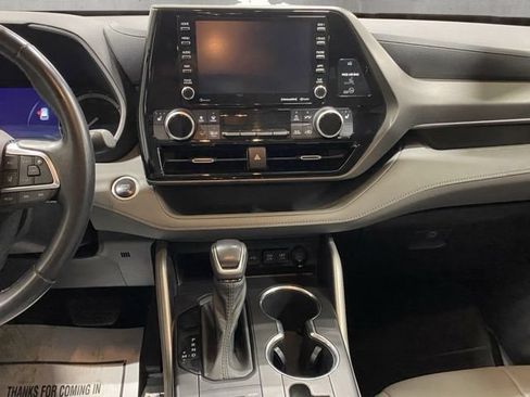 Used 2021 Toyota Highlander XLE AWD/4WD image 15