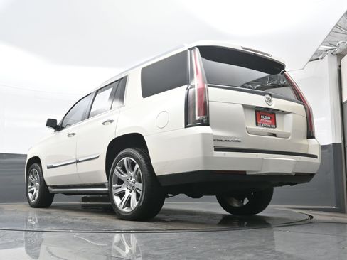 Used 2015 Cadillac Escalade Luxury image 25