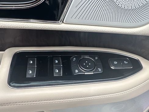 Used 2019 Lincoln Navigator Reserve AWD/4WD image 10