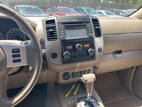Used 2014 Nissan Frontier SL AWD/4WD image 15