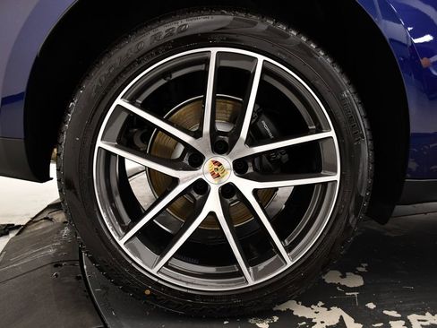 Certified 2025 Porsche Macan image 18