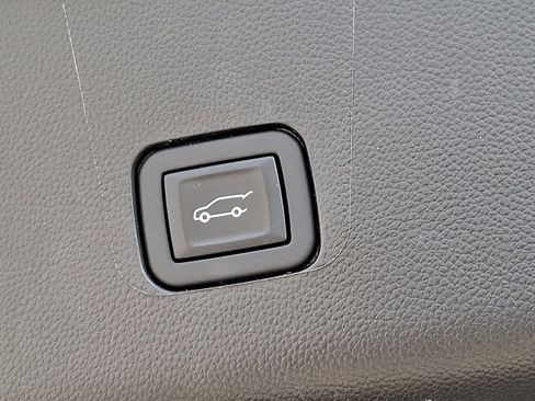 Used 2024 Chevrolet Traverse LT AWD/4WD image 36