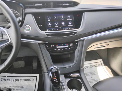 Used 2025 Cadillac XT5 Premium Luxury image 12