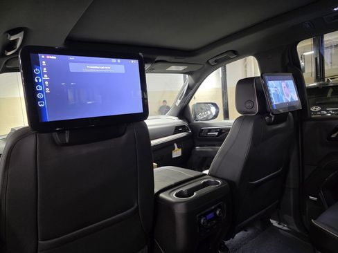 Used 2025 Chevrolet Suburban Premier image 17