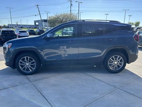 Used 2024 GMC Terrain SLT AWD/4WD image 4