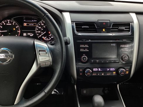 Used 2015 Nissan Altima 2.5 SV FWD image 32