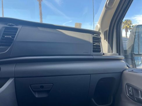 Used 2022 Ford E-Transit 148 High Roof Extended image 20