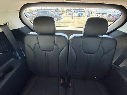 Used 2024 Kia Sorento S FWD image 31