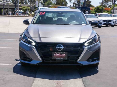 Used 2024 Nissan Altima 2.5 SV FWD image 2