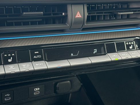 Used 2024 Toyota Prius XLE image 26