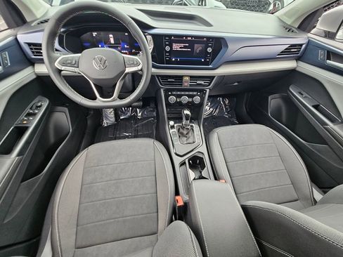 Used 2024 Volkswagen Taos SE image 14