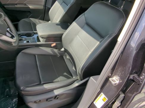 Used 2023 Volkswagen Atlas SE w/ Panoramic Sunroof Package FWD image 22