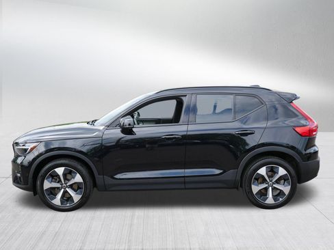 Used 2023 Volvo XC40 B5 Plus w/ Driver Assist Package AWD/4WD image 4