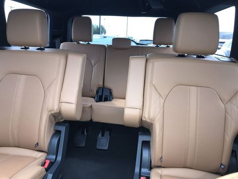 Used 2024 Ford Expedition Platinum image 23