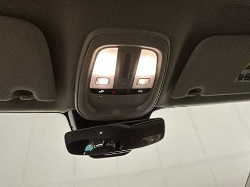 Used 2023 Volvo XC40 B4 Ultimate FWD image 23