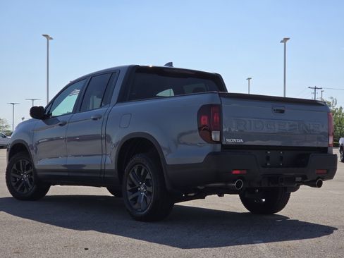 Used 2025 Honda Ridgeline Sport image 12