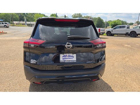 Used 2023 Nissan Rogue SV w/ SV Premium Package FWD image 4