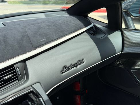 Used 2020 Lamborghini Aventador SVJ AWD/4WD image 44
