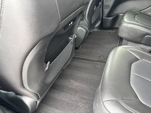 Used 2025 Chrysler Pacifica Select FWD image 27