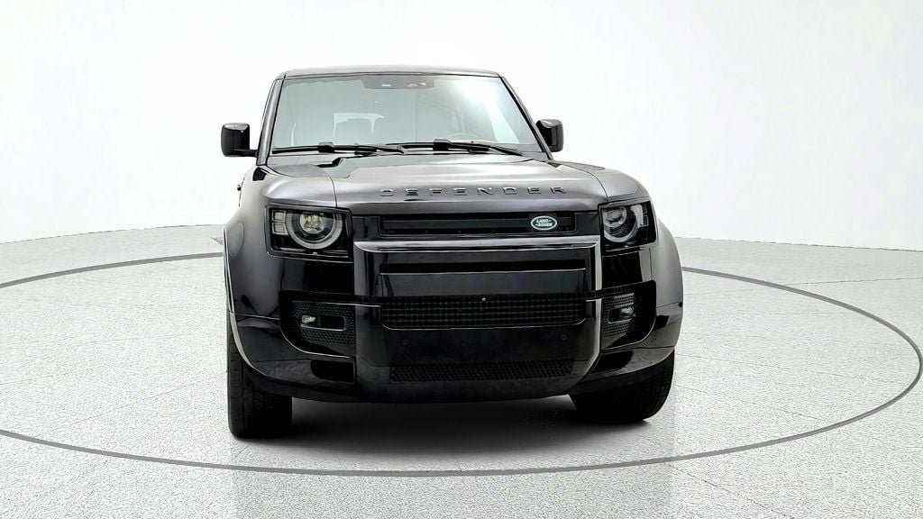 Used 2024 Land Rover Defender 130 X-Dynamic SE AWD/4WD image 2
