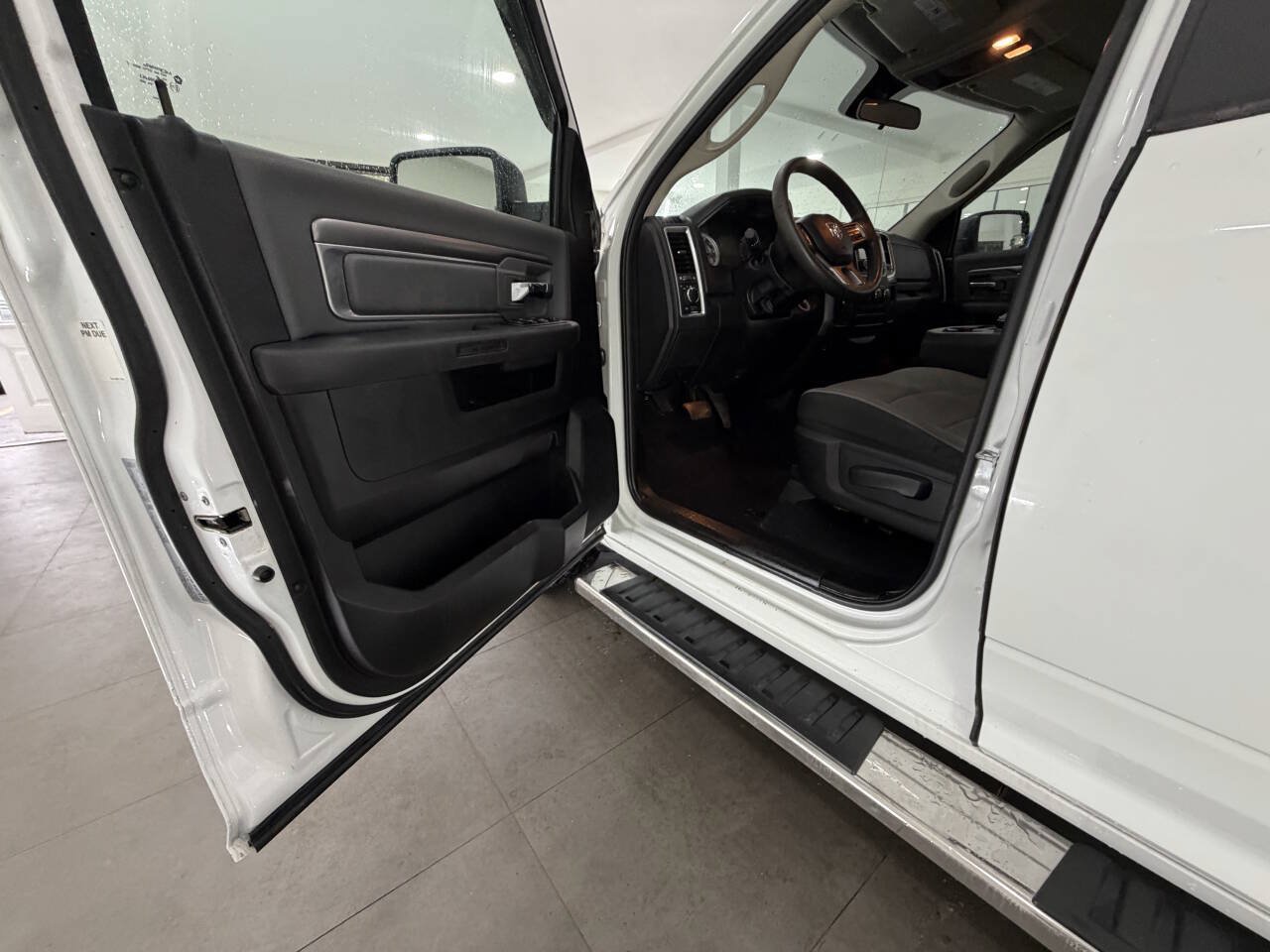 Used 2021 RAM 1500 Classic SLT AWD/4WD image 25