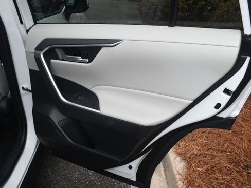 Used 2025 Toyota RAV4 XLE Premium AWD/4WD image 19