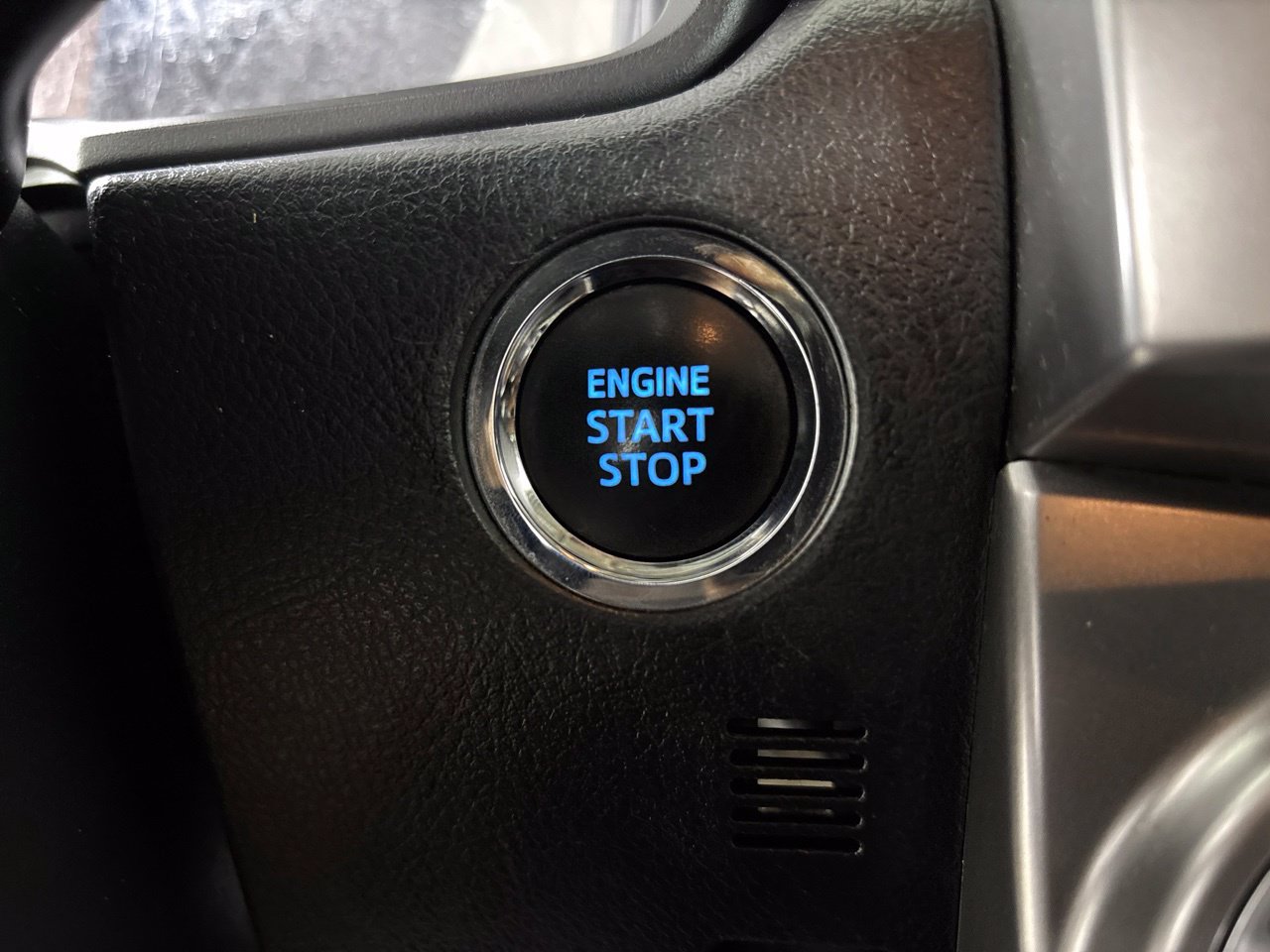 Used 2021 Toyota 4Runner SR5 AWD/4WD image 15