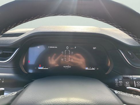 New 2025 Jeep Grand Cherokee L Laredo image 34