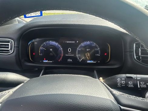 Used 2024 Jeep Wagoneer 4WD image 11