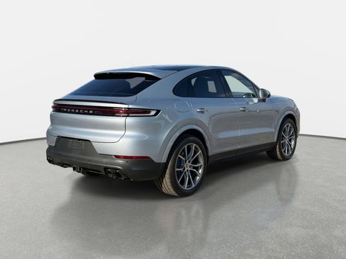 Used 2024 Porsche Cayenne Coupe image 3