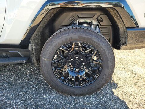 New 2026 GMC Hummer EV 4x4 Crew Cab image 7