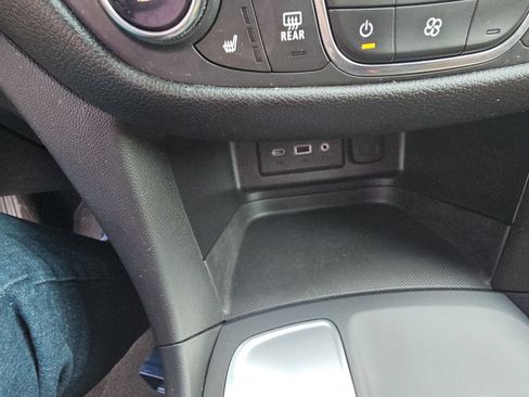 Used 2019 Chevrolet Equinox LT FWD image 19