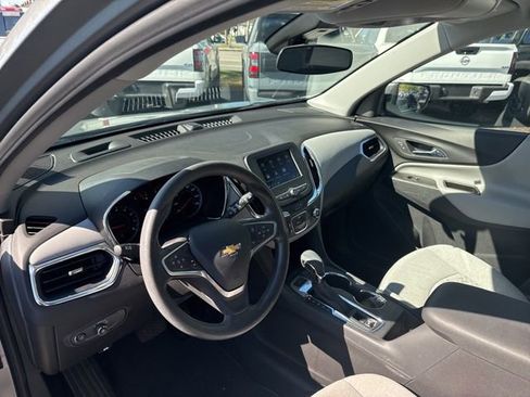 Used 2023 Chevrolet Equinox LS image 9