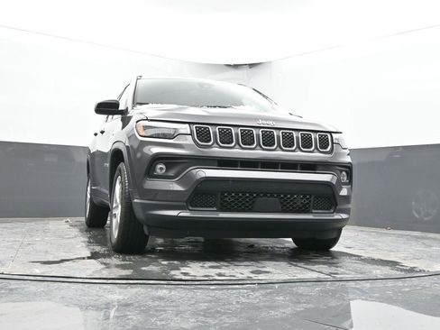 Used 2024 Jeep Compass Latitude image 44