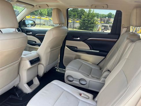Used 2018 Toyota Highlander Limited AWD/4WD image 10