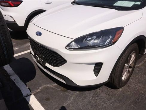 Used 2022 Ford Escape SE w/ Convenience Package image 2