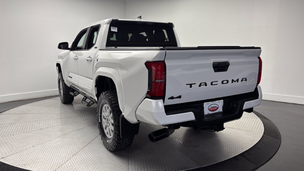 Used 2025 Toyota Tacoma SR5 AWD/4WD image 34