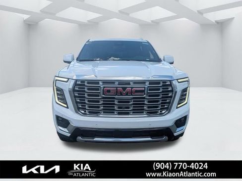 Used 2025 GMC Yukon XL Denali AWD/4WD image 8