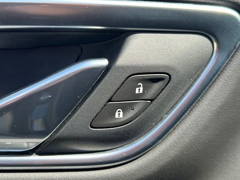 Used 2021 Chevrolet Tahoe Z71 w/ Z71 Signature Package image 27