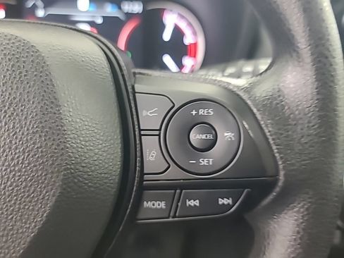 Used 2025 Toyota RAV4 XLE AWD/4WD image 29