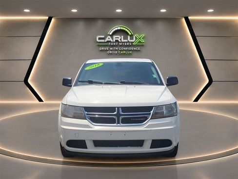 Used 2018 Dodge Journey SE w/ Connectivity Group FWD image 2